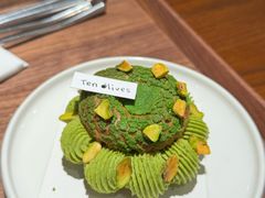 开心果树莓泡芙-Ten Olives甜点