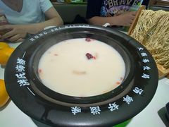 -洪氏嗨捞·广东猪肚鸡·椰子鸡火锅(西咸万象城店)
