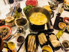 -鲜入围煮花胶鸡海鲜火锅