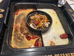 -老牌坊云南鱼豆花火锅(哈西万达店)