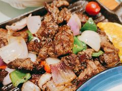 铁板黑椒牛肉-海派美食·家宴海鲜青岛菜·石锅鲽鱼头(东方城店)