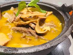 酸木瓜炖牛腩-半山腰·云南菜(侨福芳草地店)