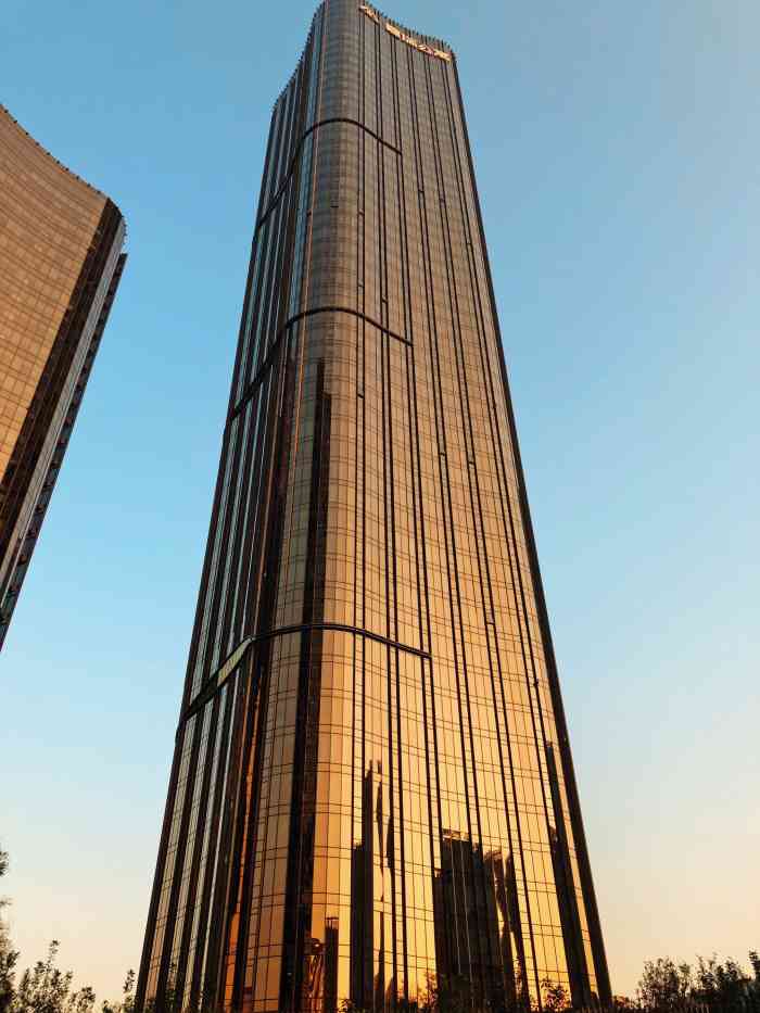 打分 sunset 的金辉大厦,那可是名副其实了.