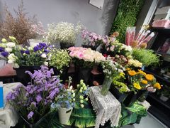 -何兮花店·气球派对鲜花店(马桥银春路万科城店)