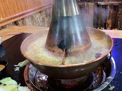 -果松木炭酸菜铜火锅·外婆参鸡汤