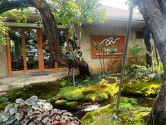 -Chom Cafe and Restaurant