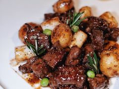 金蒜黑椒煎炒雪花和牛肉眼-宴南庭·闽味私房菜