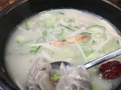 牛膝骨雪浓汤-神仙雪浓汤(明洞店)