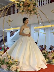 -欣薇婚纱(新源乐汇城店)