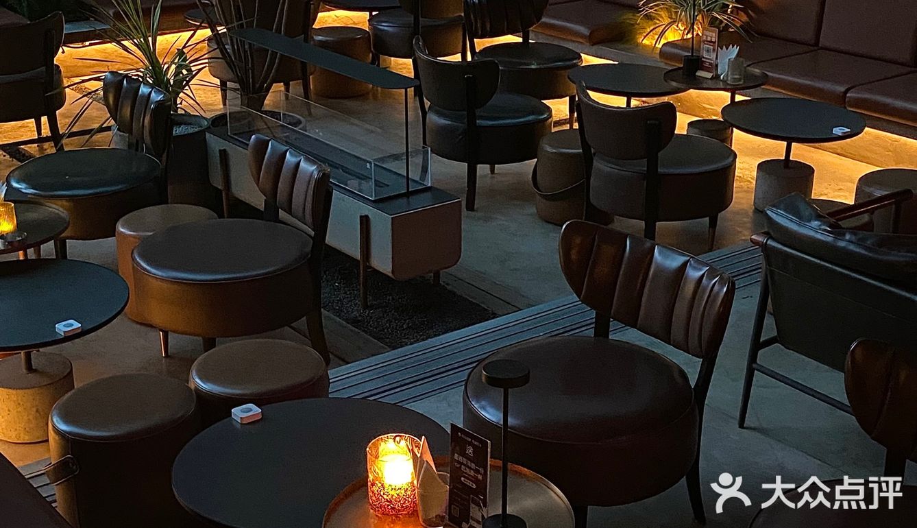 双子塔下的这家餐酒吧尊的美呆！！