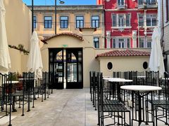 -Majestic Café