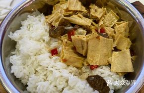 Fried Tofu Skin Beef Brisket with Spicy Chicken