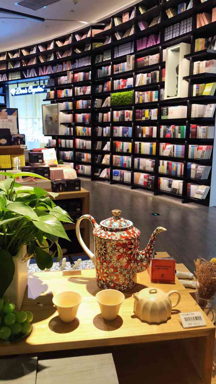 言几又(来福士广场店)-"是言几又旗下的咖啡,逛完书店可以过来喝一.