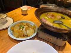 -帅巴人舅母子腊蹄民俗村