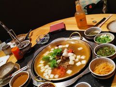 -顶顶汤火牛排火锅·经典铜锅涮肉