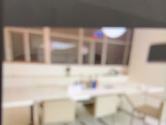 -卡罗酒店(东门晒布地铁站店)