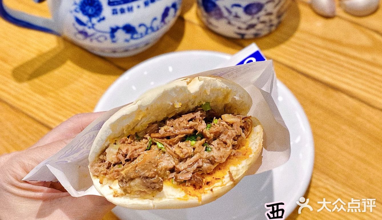 大冷天儿来碗热乎乎的拉面别提多得劲儿了～肉串也够香！