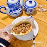 大冷天儿来碗热乎乎的拉面别提多得劲儿了～肉串也够香！