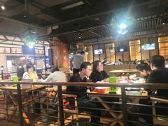大堂-洪氏嗨捞·广东猪肚鸡·椰子鸡火锅(西咸万象城店)
