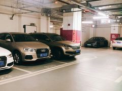 -虹桥天地-停车场