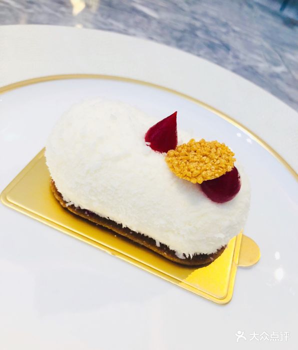 chikalicious(兴业太古汇店)椰子香蕉草莓蛋糕图片