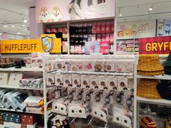 -名创优品(北京新中关购物中心地铁层店)