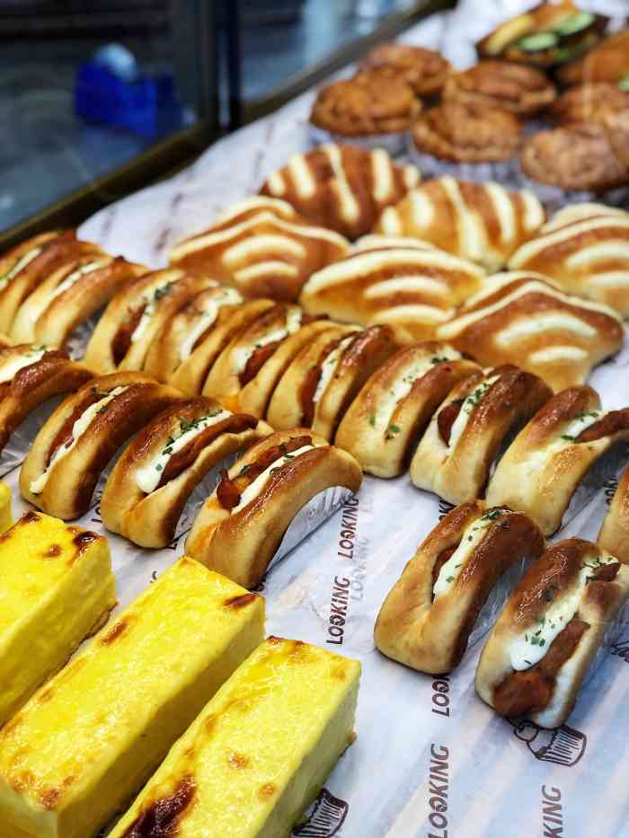 蒂丽秀斯(龙池店)-"店里环境还可以,在他家买过几次蛋糕和蛋挞.