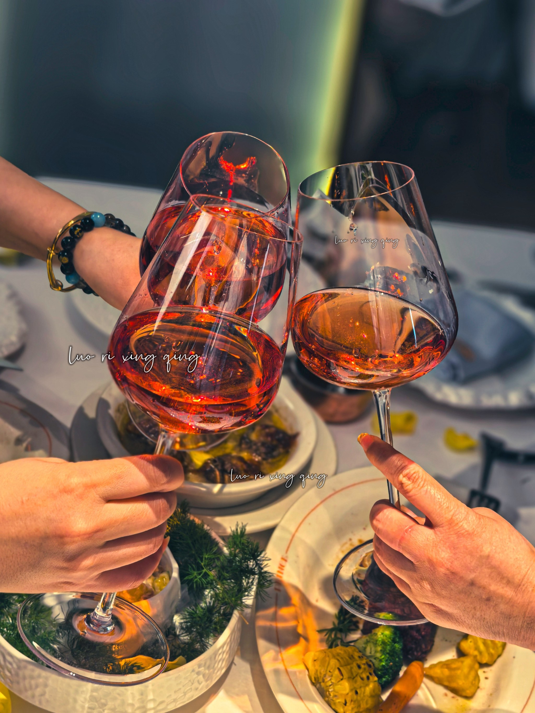 一杯浊酒❗️笑看人间三千愁绪化云烟❗️