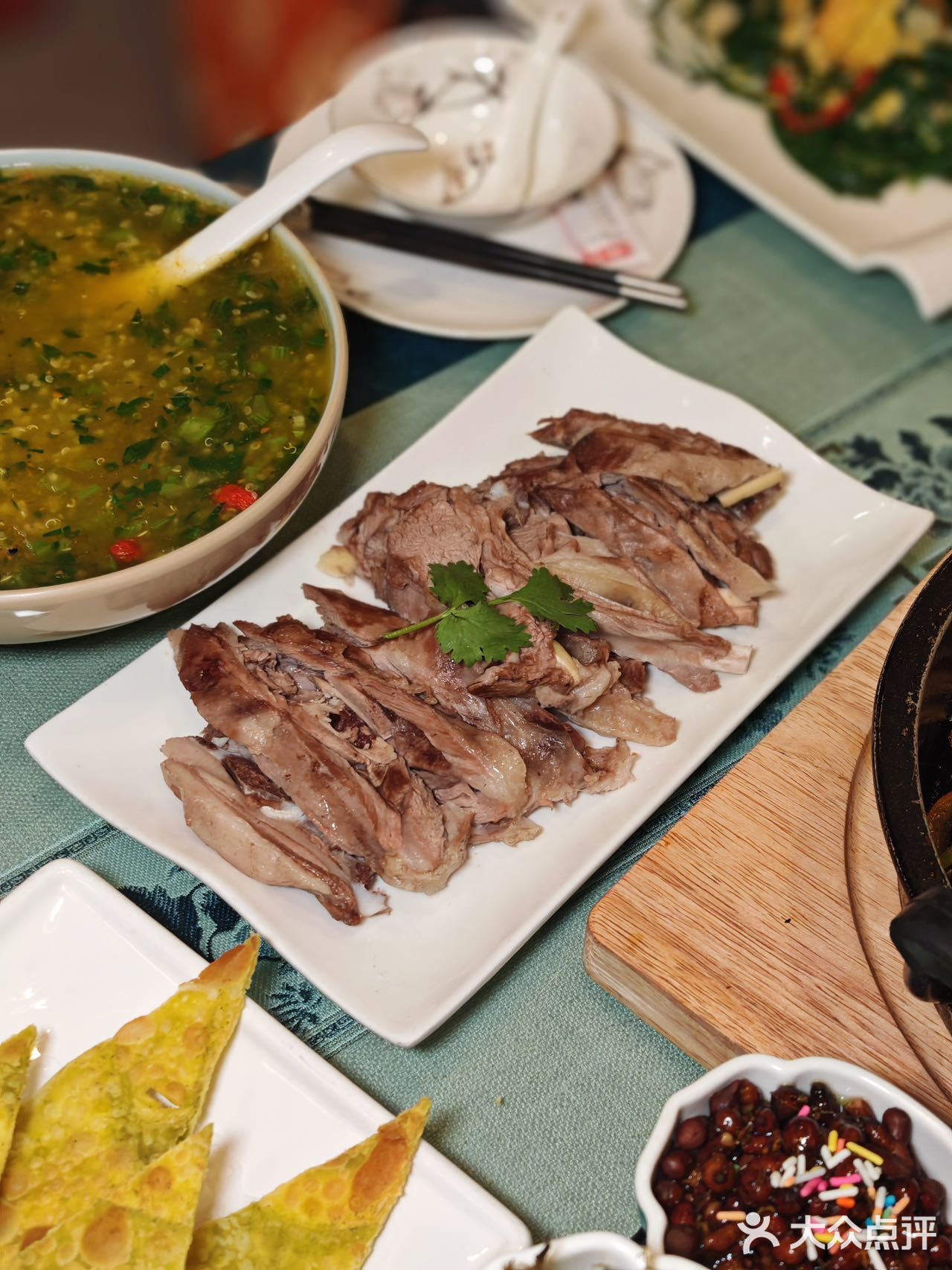 来青海旅游一定要吃这家土豆炕牛肉