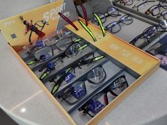 -视野联行眼镜•蔡司•依视路(温江店)