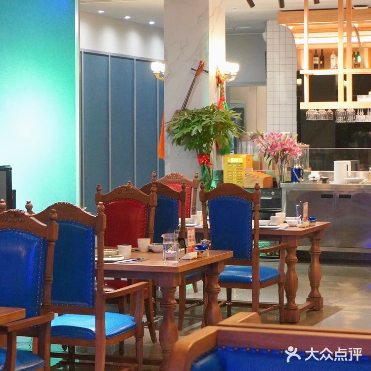 可以穿蒙古袍哟~即使额头爆痘、也要吃他家羊肉