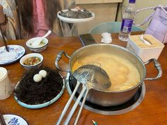 -老何家后安粉·糟粕醋海鲜火锅(三亚湾椰梦长廊店)