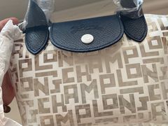 -Longchamp(佛罗伦萨小镇奥特莱斯店)