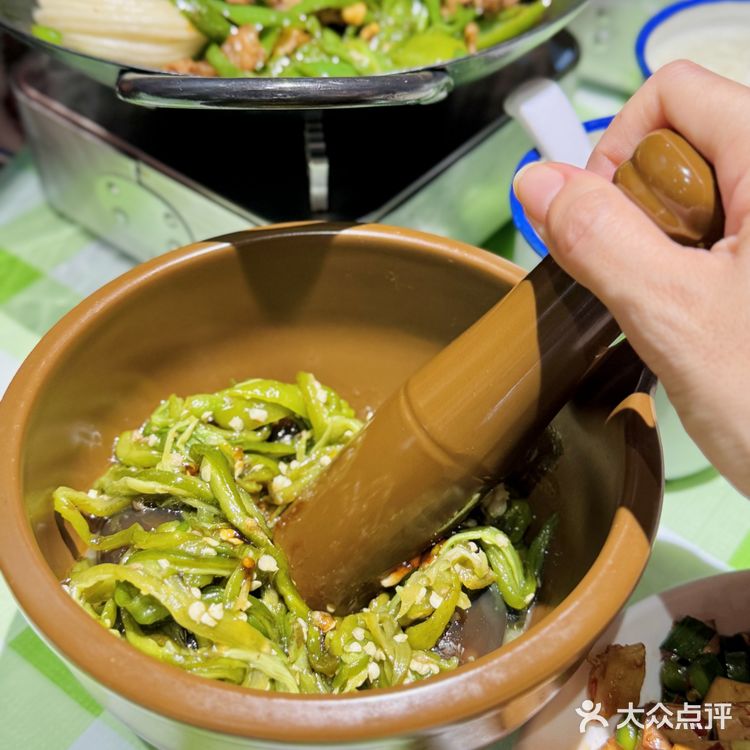 这家白辣椒炒肉是NO.1的存在！一口封神！