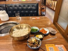 -明洞阿姨·韩式酱蟹烤肉·创意料理(三元桥店)