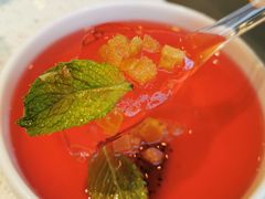 鲜火龙果冰粉-老佛爷铜炉蛙锅(海岸城店)