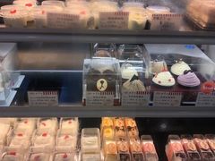 面包甜点陈列柜-红宝石·鲜奶小方·海派西点房(南丹店)