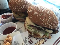 -The Habit Burger Grill 哈比特汉堡(世博店)