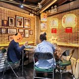 被广东人包围，烧鹅界“黑马”，一口封神！