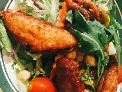 炸鸡中翅加蔬菜沙拉-肥韬茶餐厅(南山mini店)