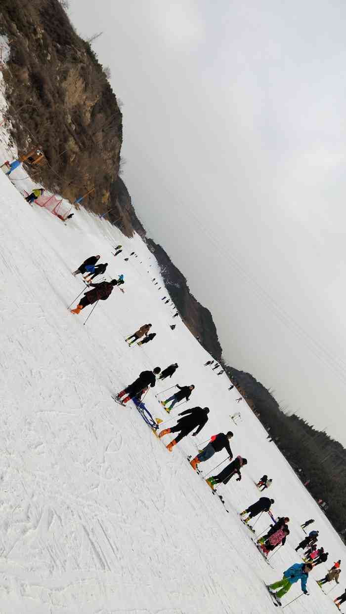 曦岭雪山滑雪场-"蛮坑的啊,上面的滑道封闭不能用,之后明明.