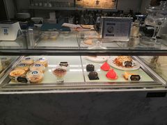 面包甜点陈列柜-伊斯坦布尔土耳其清真咖啡餐厅