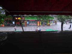 景观位-西华美食•老广烧腊(百灵路店)