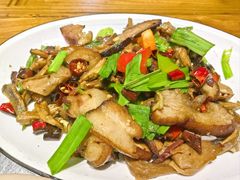 大脚菌炒腊肉-郑件洋芋饭庄