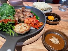 法式鲣鱼汁配炭烤黑猪肉-KimPro 辛普乐概念韩餐