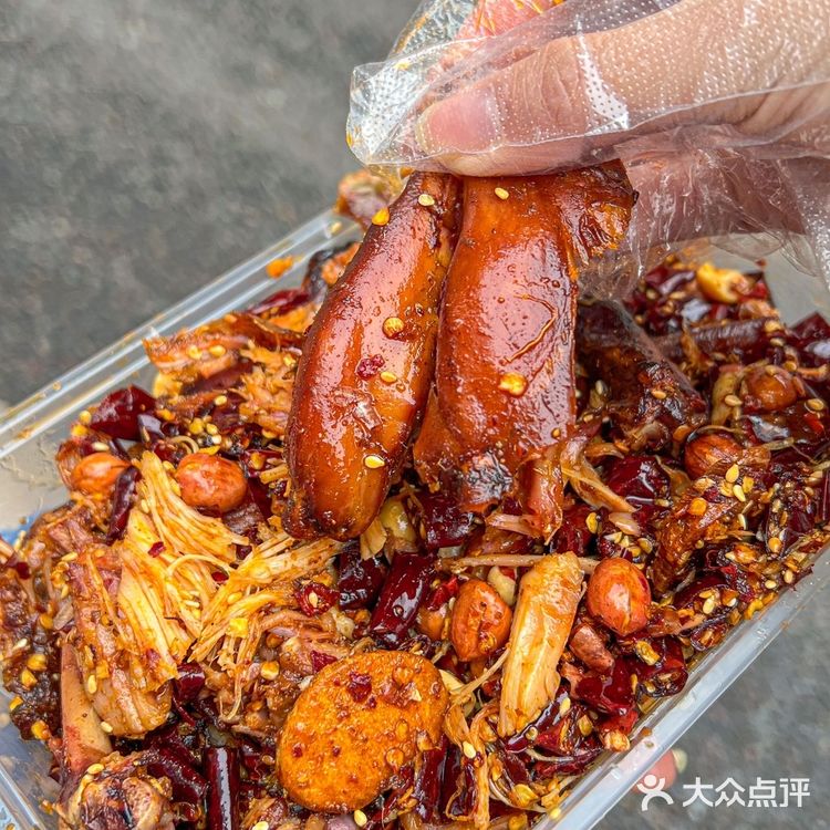 来重庆第一件事：直奔这家手撕兔！！！