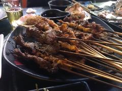 -何师烧烤·香辣蟹·川菜·30年老品牌(太古里旗舰店)