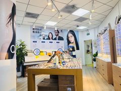 -天空之镜眼镜店蔡司依视路配镜授权零售店(望京颐堤港店)