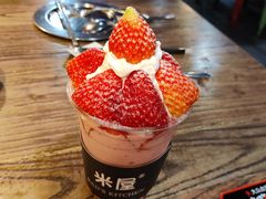 草莓奶昔-MI WU FACTORY米屋美食工厂餐厅(绿地店)