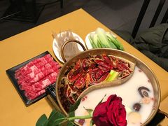 -江湖餐厅–重庆九宫格老火锅